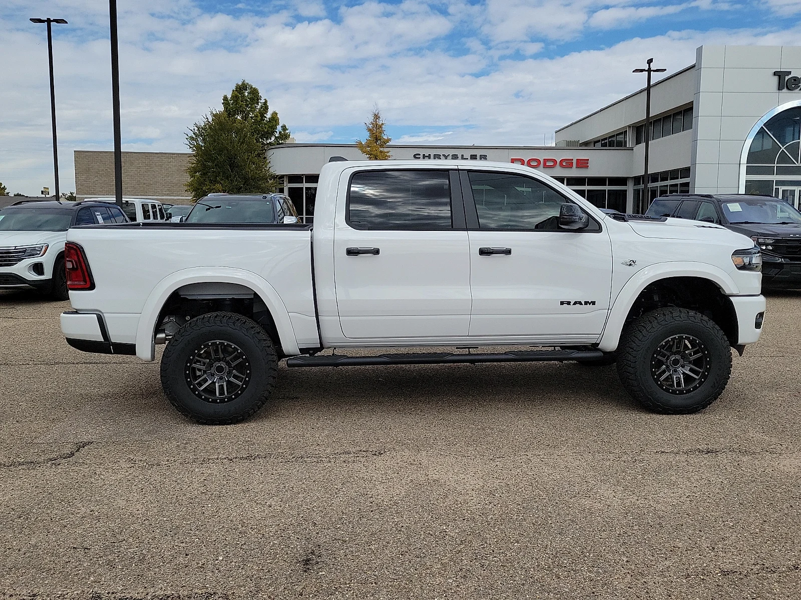 New 2026 PW7 Bright Whit Ram BIG HORN CREW CAB 4X4 5