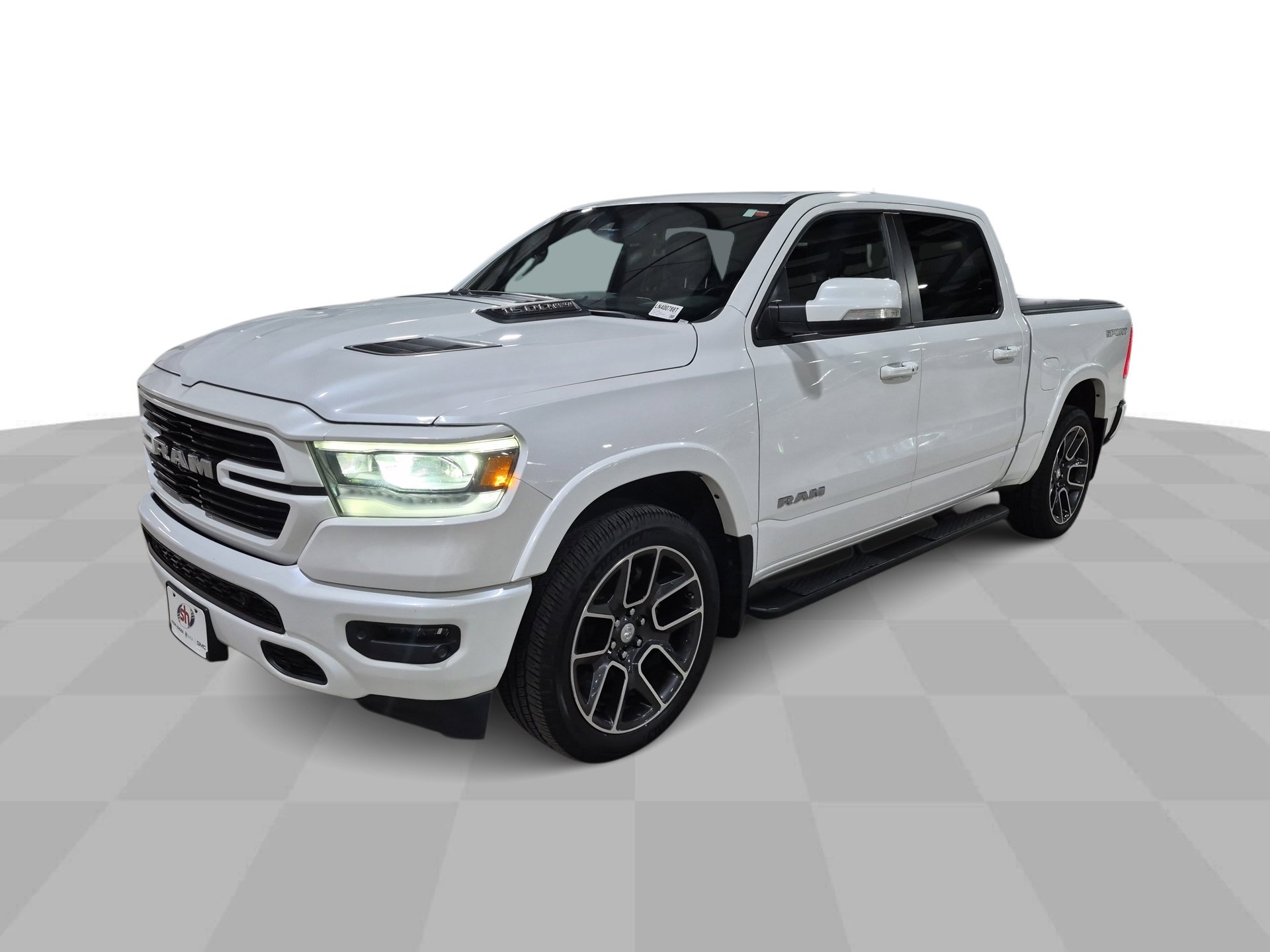 2020 RAM 1500 Laramie 4x4 Crew Cab 5'7's photo