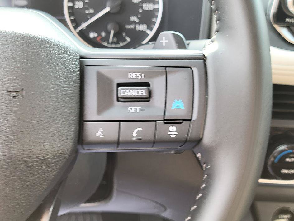 Used 2025 Everest White Pearl Nissan SV image 22