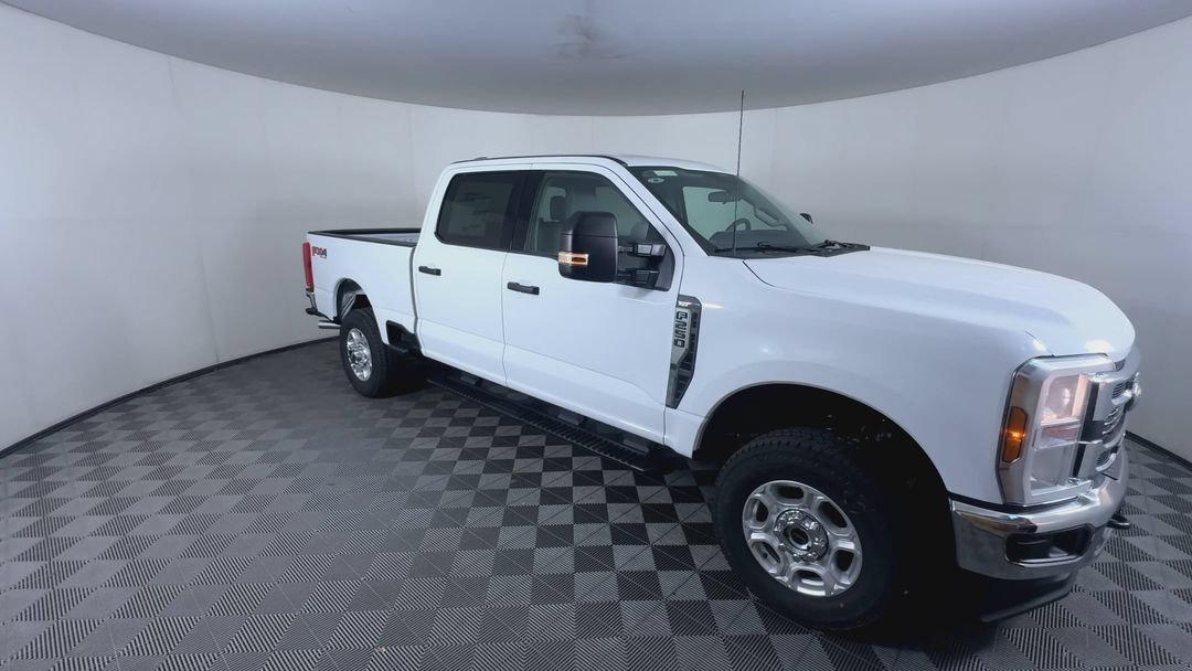 New 2026 Oxford White Ford XLT image 2