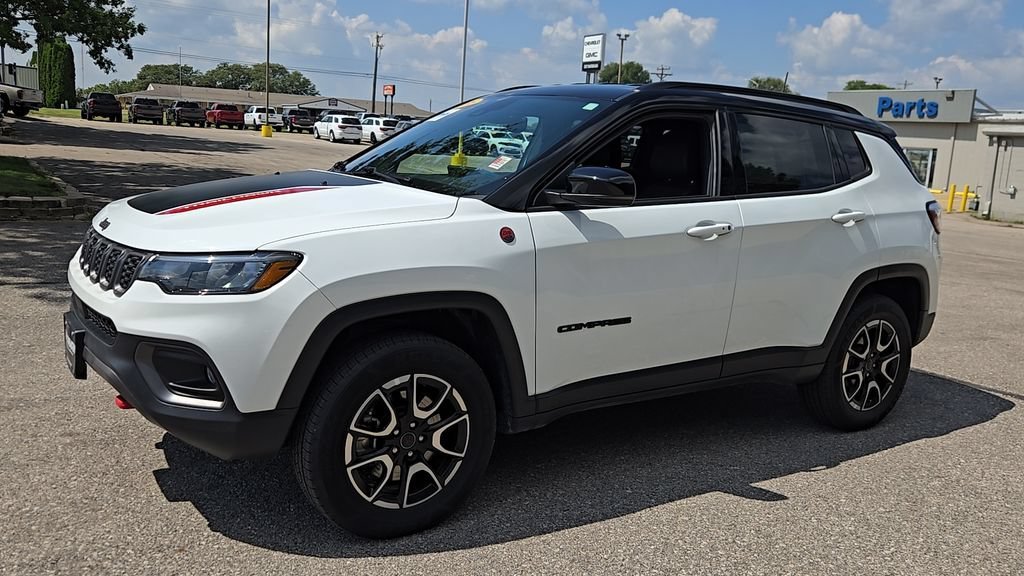 Used 2025 Bright White Clearcoat Jeep Trailhawk image 4
