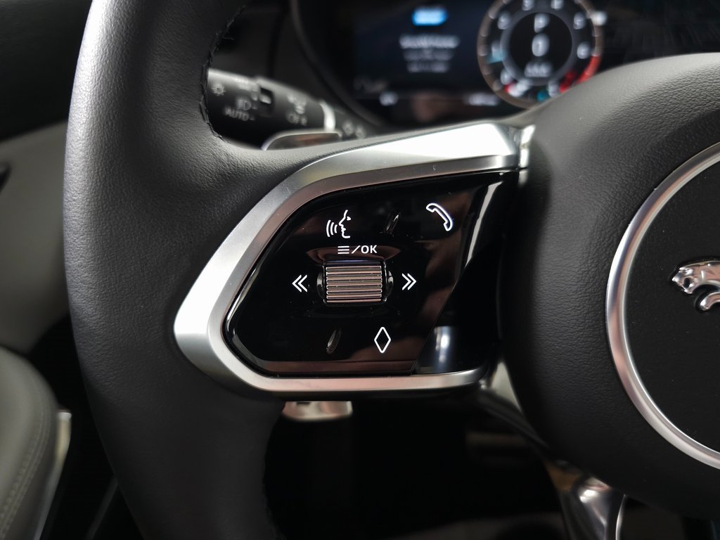 2024 JAGUAR E-PACE - Image 20
