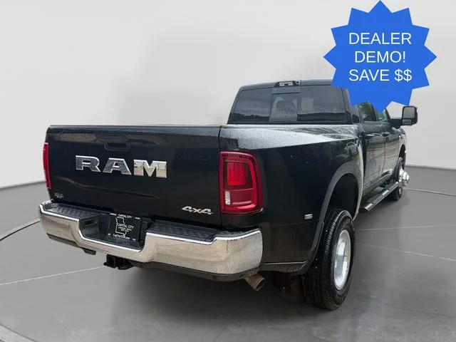 New 2026 Diamond Black Crystal Pearl-Coat Exterior Paint RAM Tradesman image 4