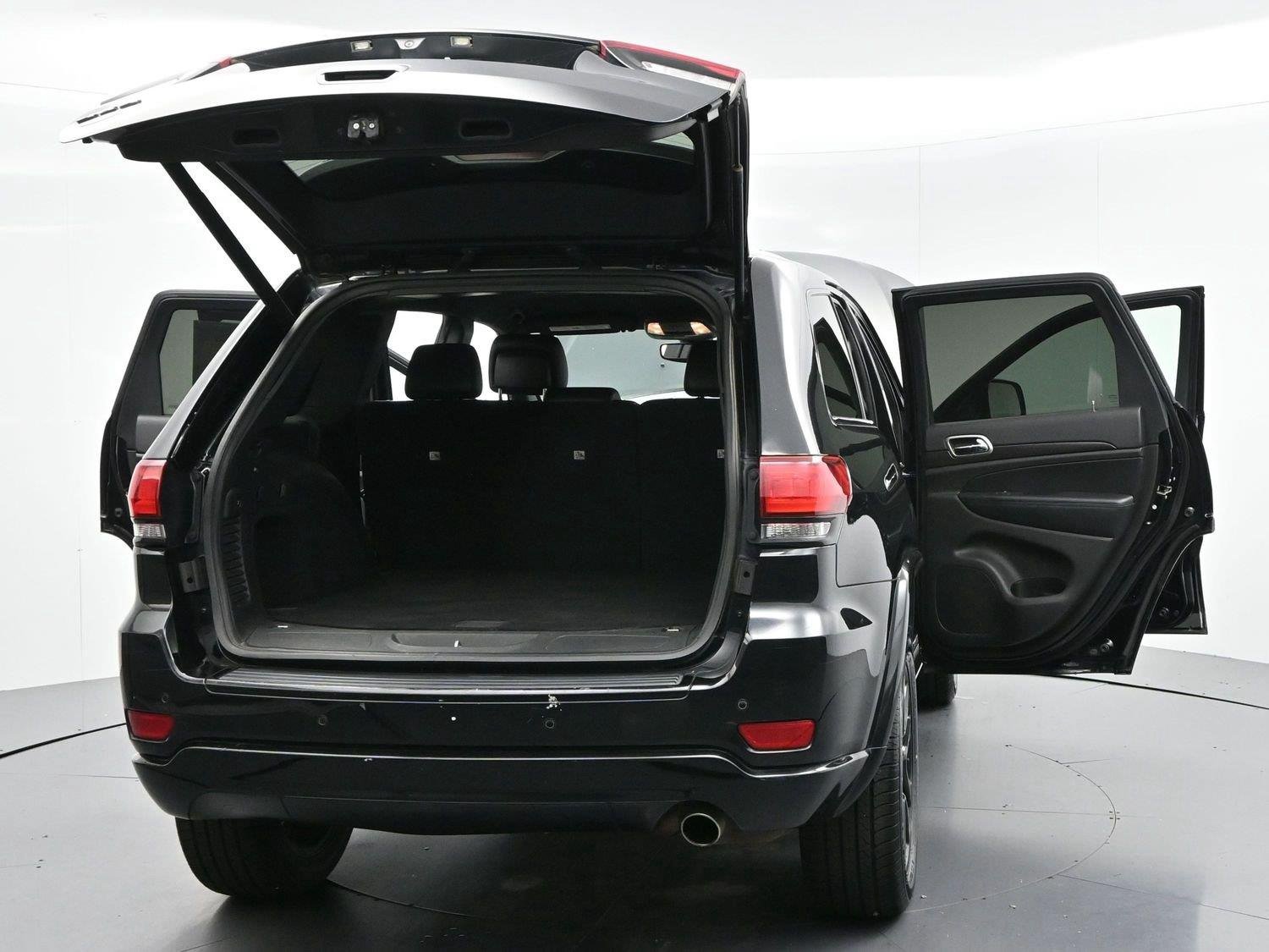 Used 2017 Diamond Black Crystal Pearlcoat Jeep Altitude image 43