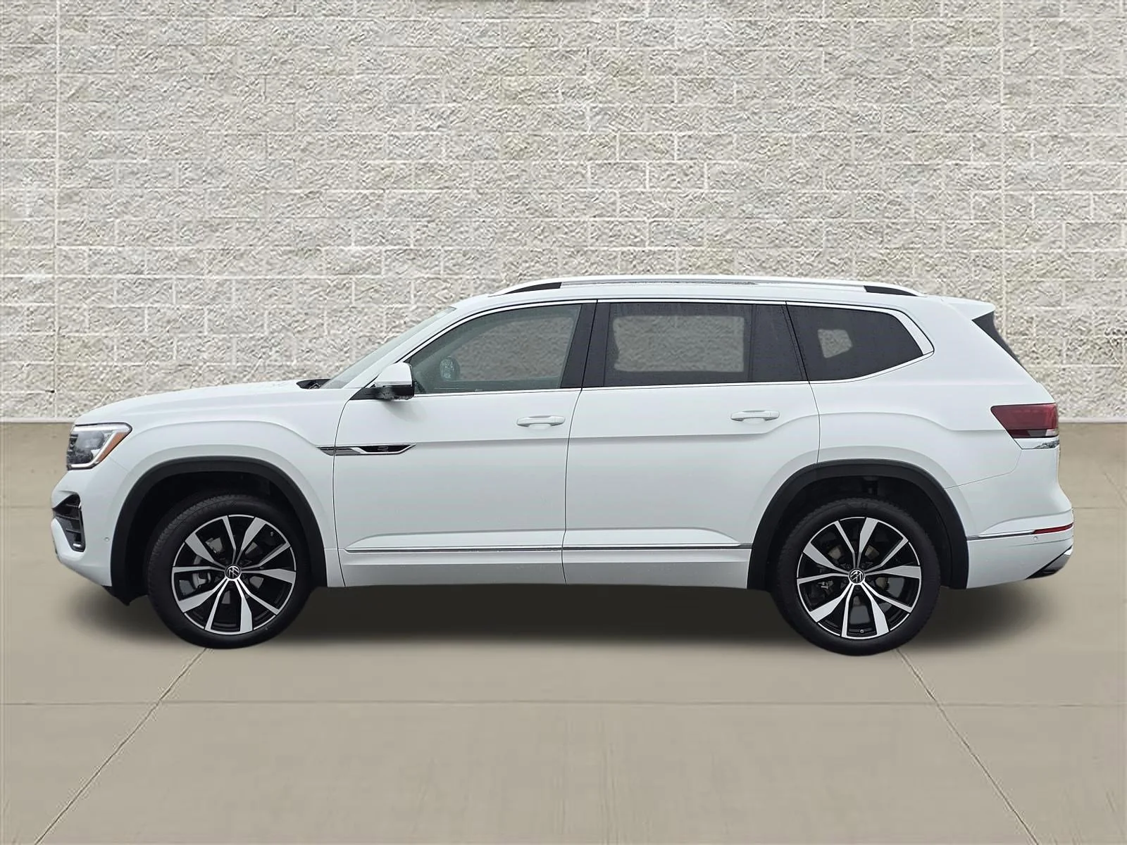 New 2026 Opal White Pearl Volkswagen 2.0T SEL Premium R-Line image 4