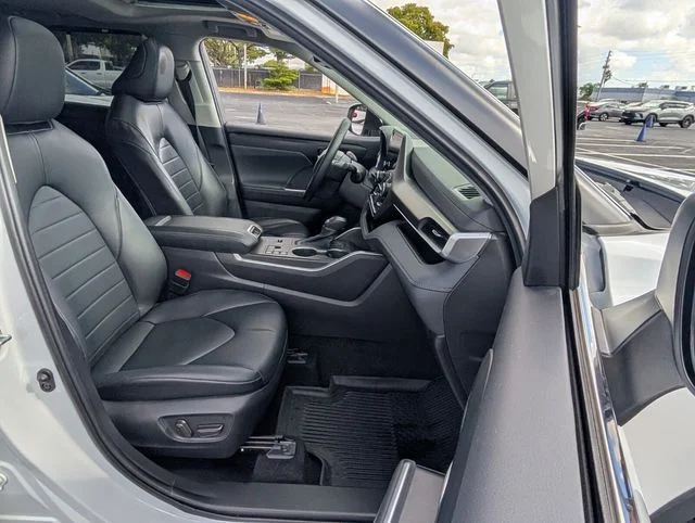 Used 2023 Beige Toyota XLE image 18