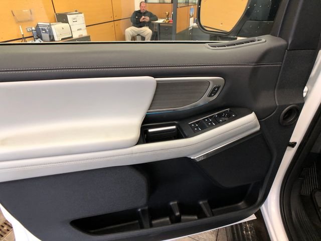 Used 2025 Oxford White Ford Platinum image 12