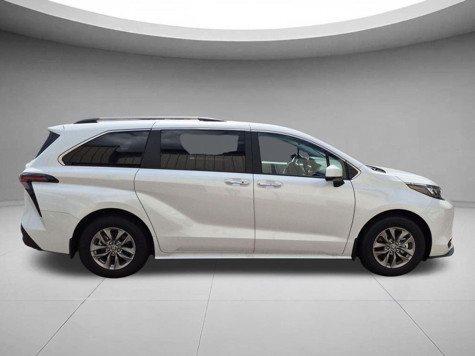 Used 2026 Wind Chill Pearl Toyota XLE image 6