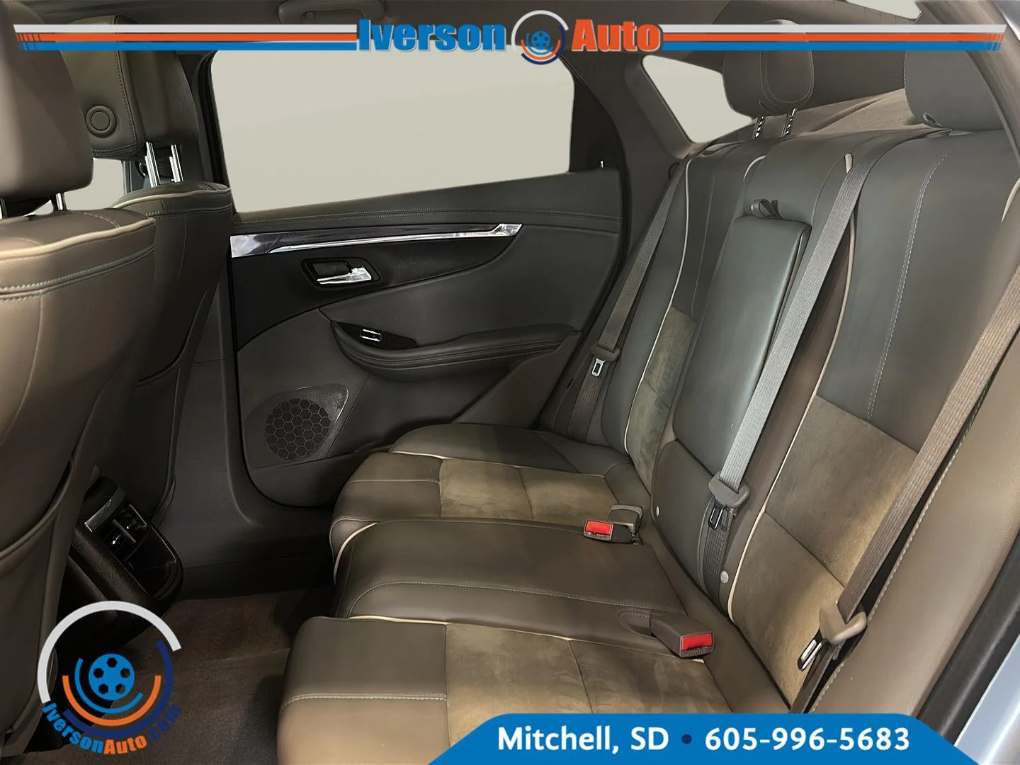 Used 2014 Silver Topaz Metallic Chevrolet LT image 25