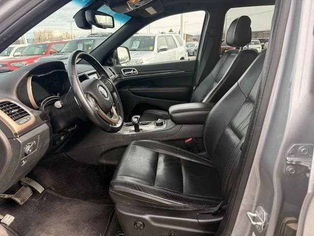 Used 2015 Silver Jeep Limited image 4