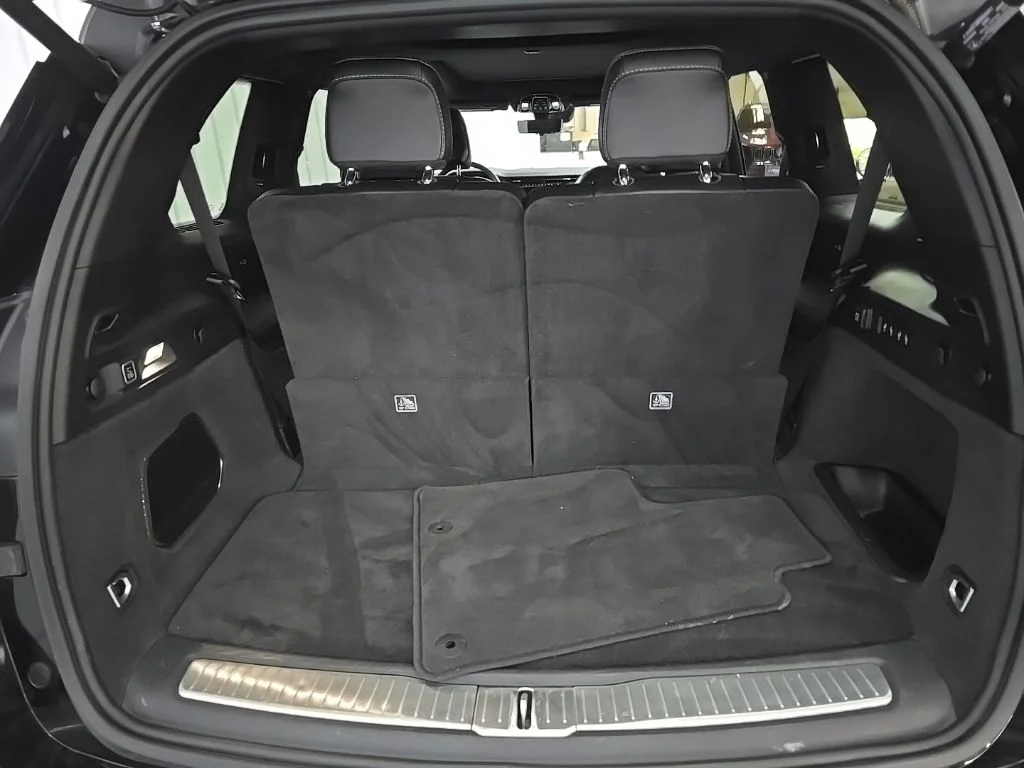 Used 2021 Diamond Black Jeep Overland image 12