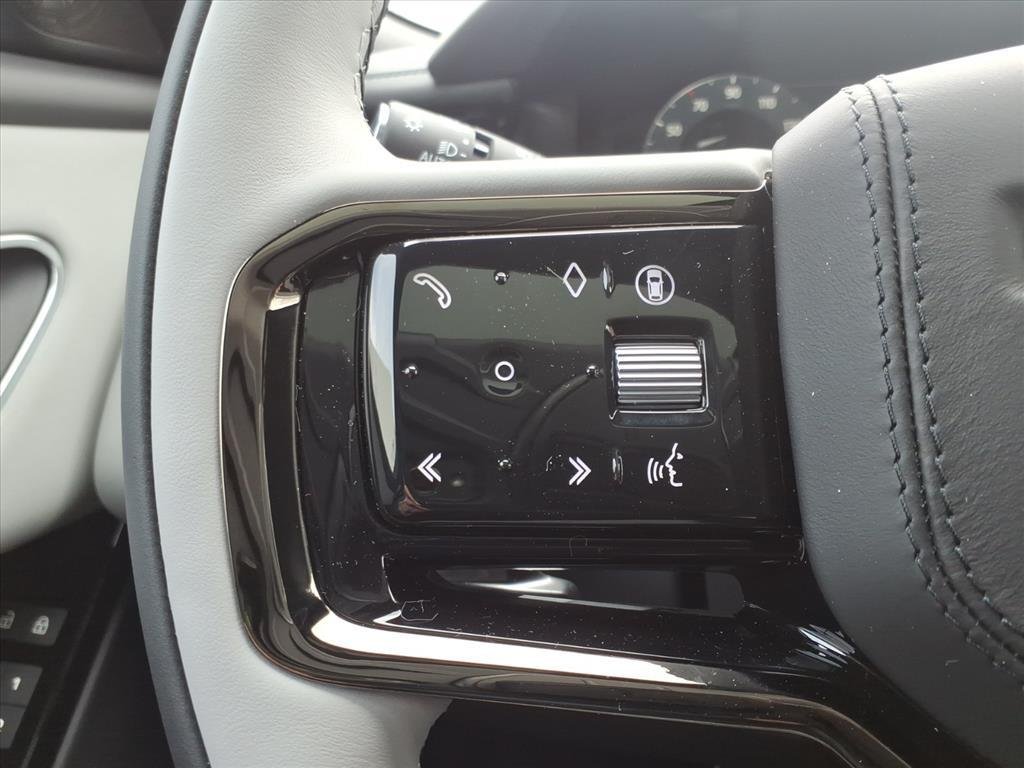 New 2026 Fuji White LAND ROVER Dynamic SE image 11