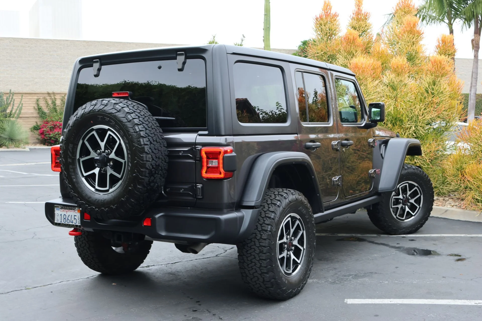 Used 2024 Gray Jeep Rubicon image 2