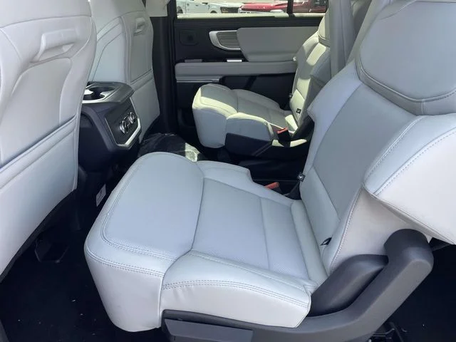 New 2026 Star White Metallic Tri-Coat Ford MAX Platinum® image 9