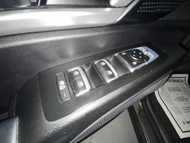 Used 2021 Green Kia S image 13