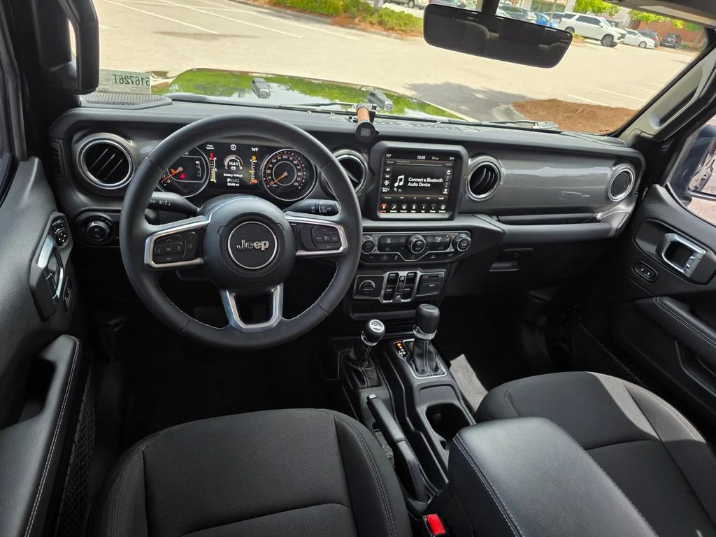 Used 2023 Black Jeep Overland 4x4 image 25