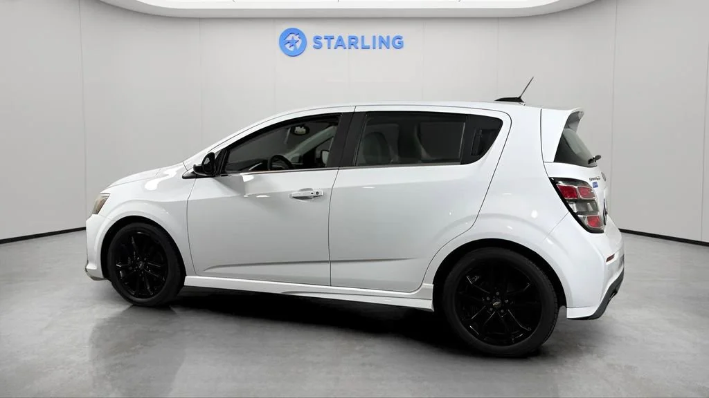 Used 2017 SUMMIT WHITE Chevrolet Premier image 4