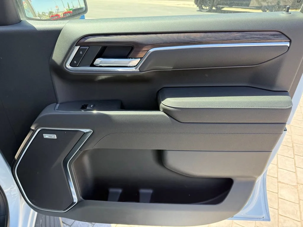 New 2026 Glacier White Tricoat GMC SLT image 15