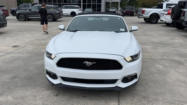 Used 2016 White Ford V6 image 2