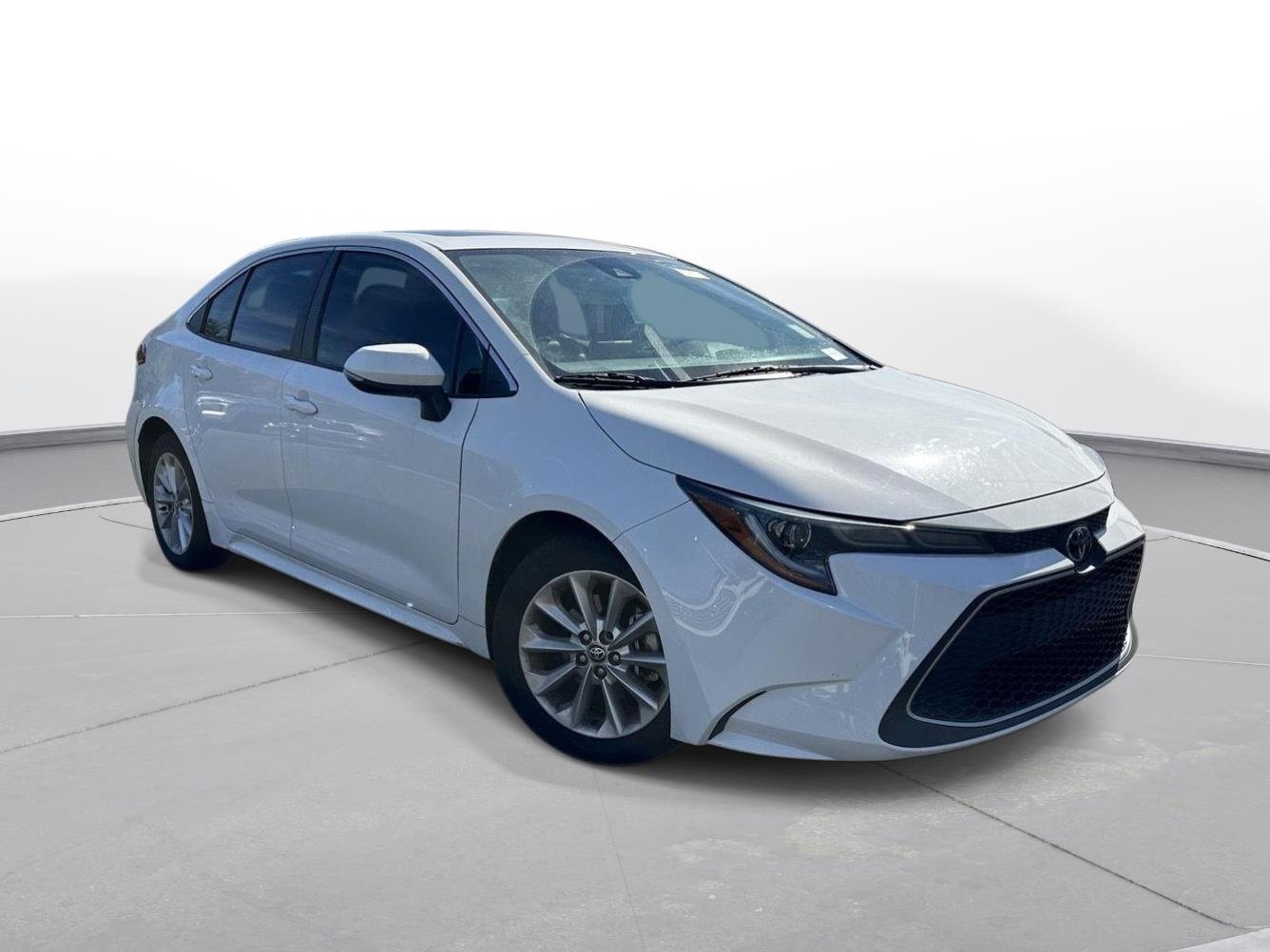 Certified Used 2021 Super White Toyota XLE image 4