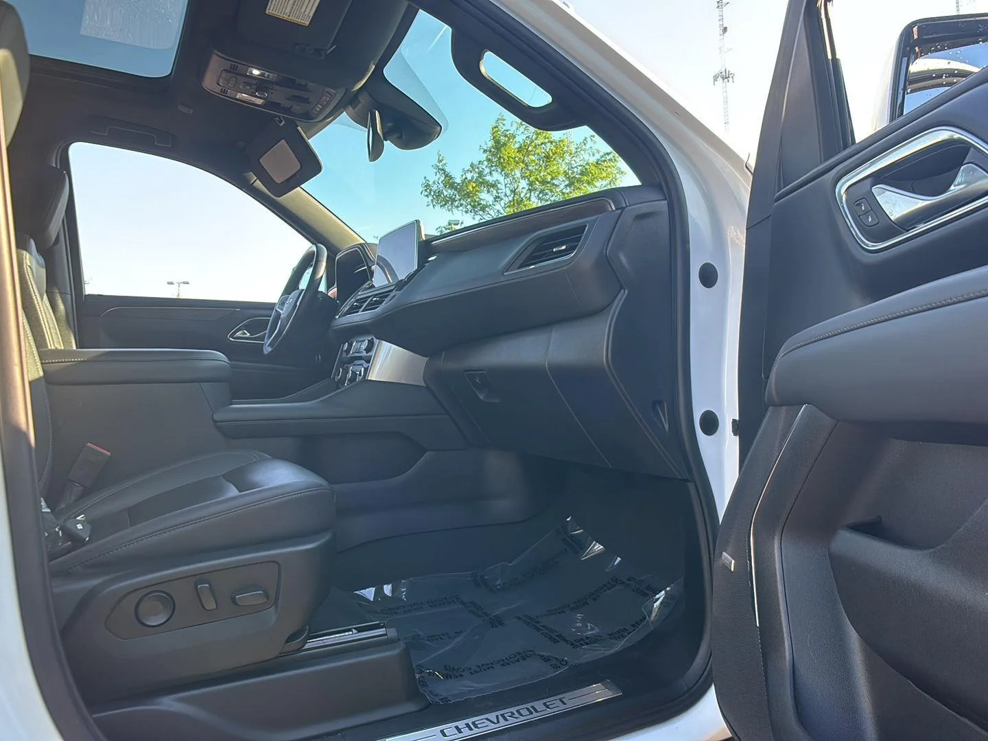 Used 2023 Summit White Chevrolet Z71 image 15