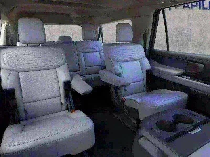 New 2025 Star White Ford Platinum image 4