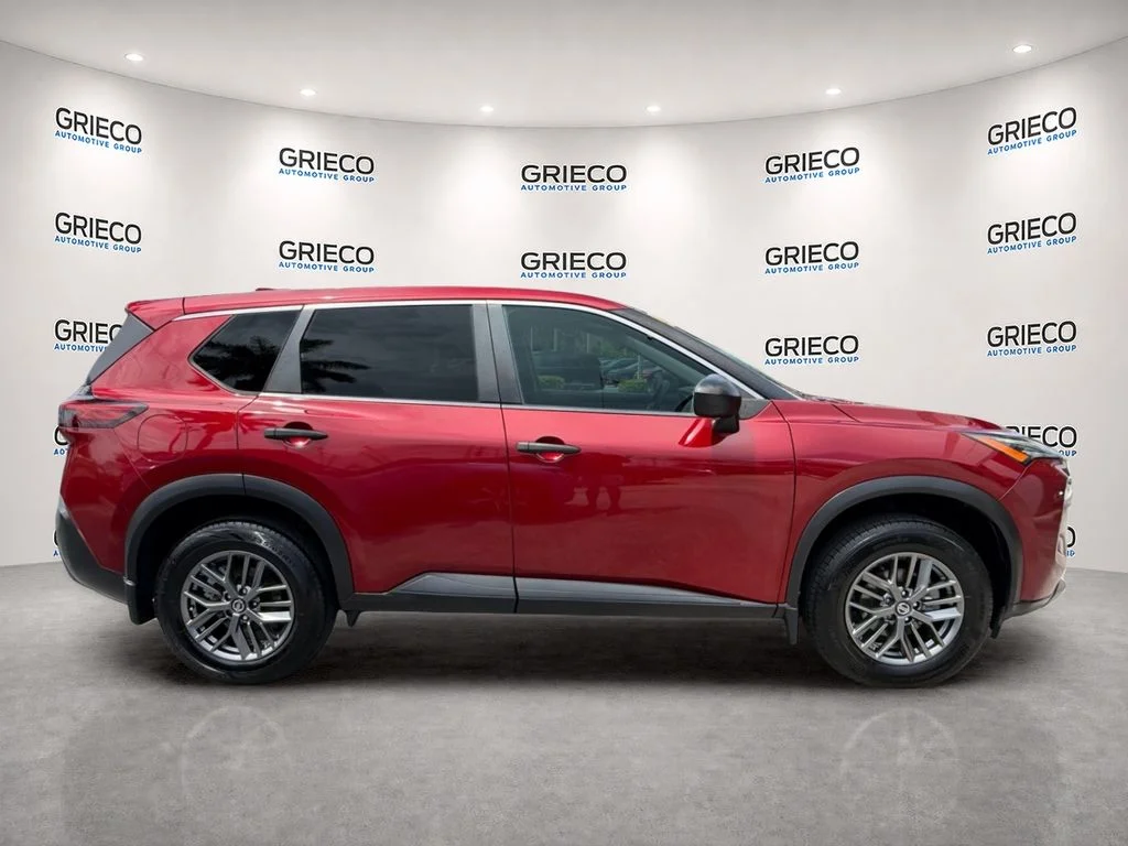 Used 2021 Red Nissan S image 8
