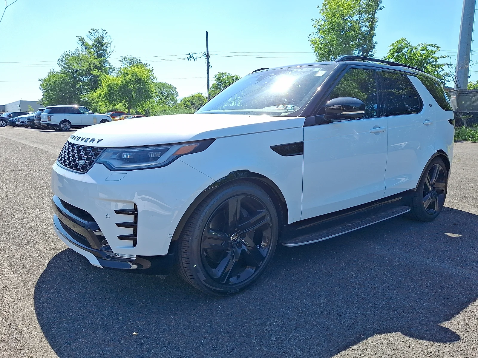 2025 Land Rover Discovery P360 Dynamic SE's photo