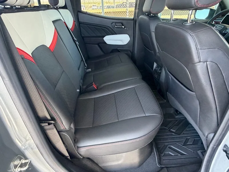 Used 2023 Sterling Metallic GMC AT4X image 23