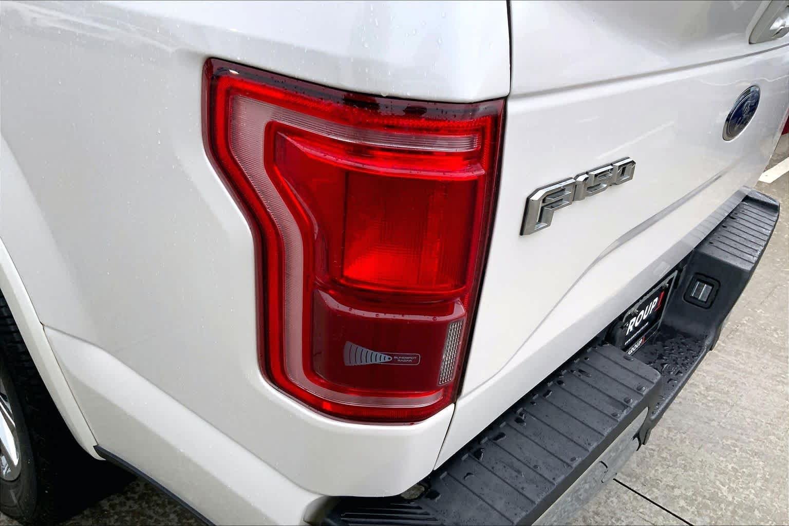 Used 2017 White Platinum Metallic Tri-Coat Ford Lariat image 26