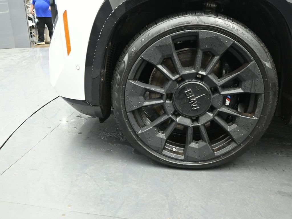 2023 BMW XM - Image 30