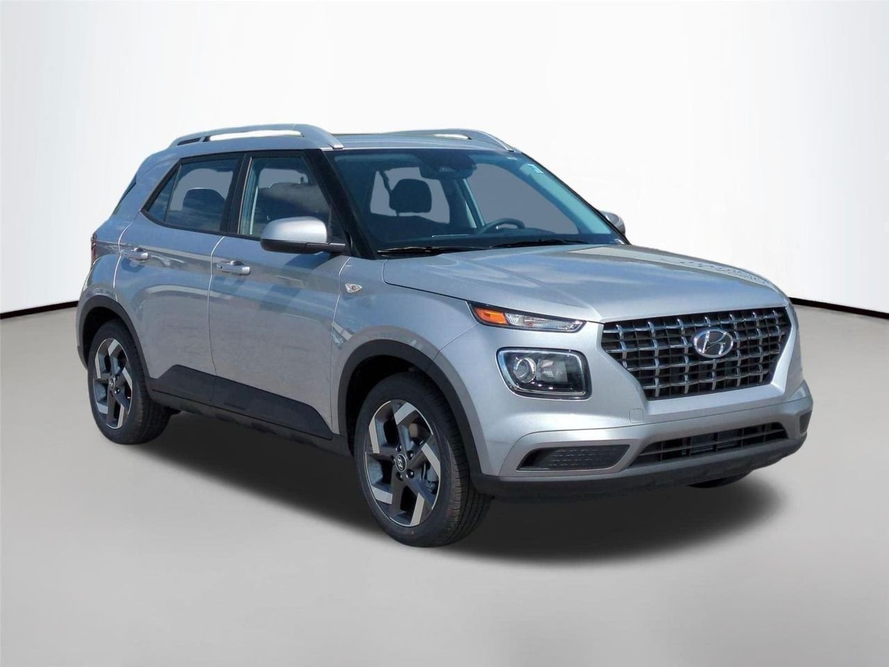 New 2026 Shimmering Silver Hyundai SEL image 3