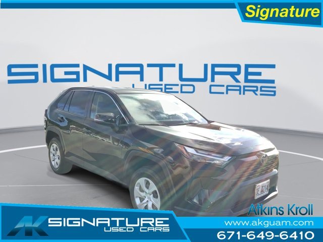 2024 Toyota RAV4 LE FWD's photo