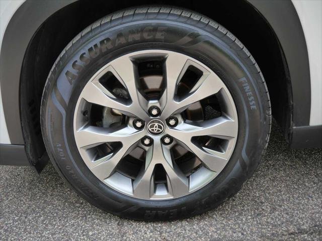 Certified Used 2024 WIND CHILL PEARL Toyota  image 16