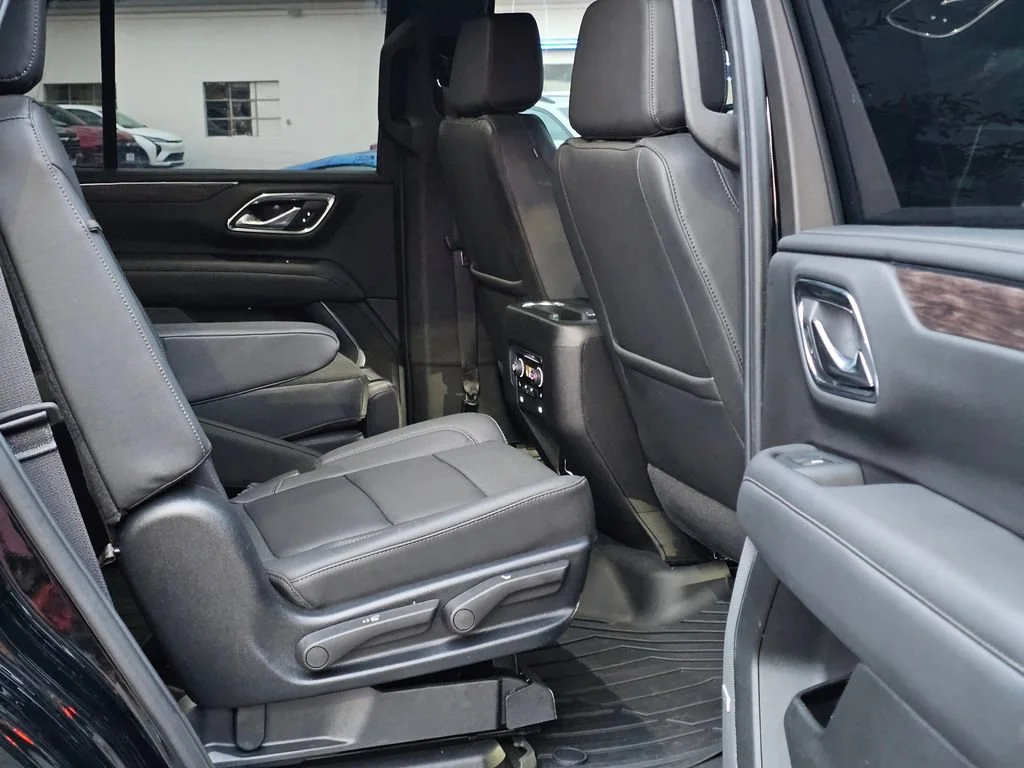 Used 2023 Black Chevrolet Z71 image 18