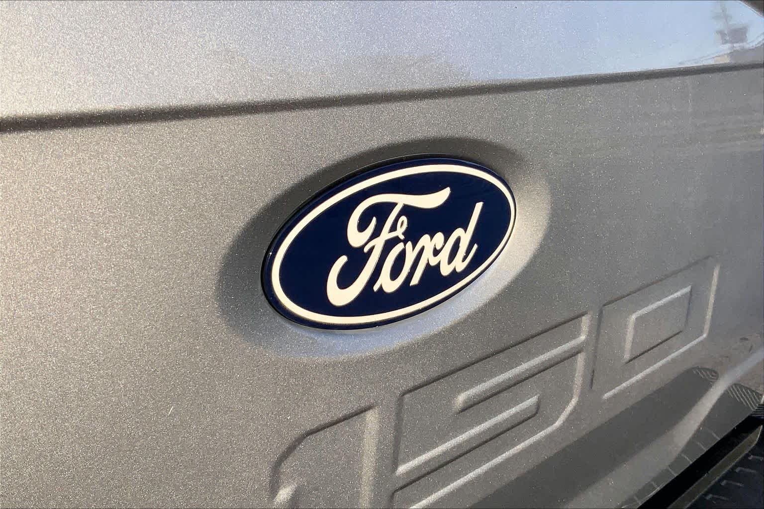 Used 2025 Iconic Silver Ford XLT image 10