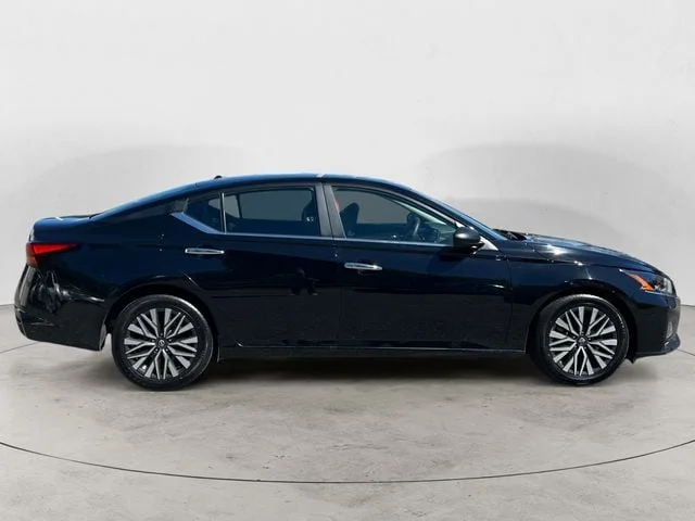 Used 2024 Super Black Nissan 2.5 SV image 6