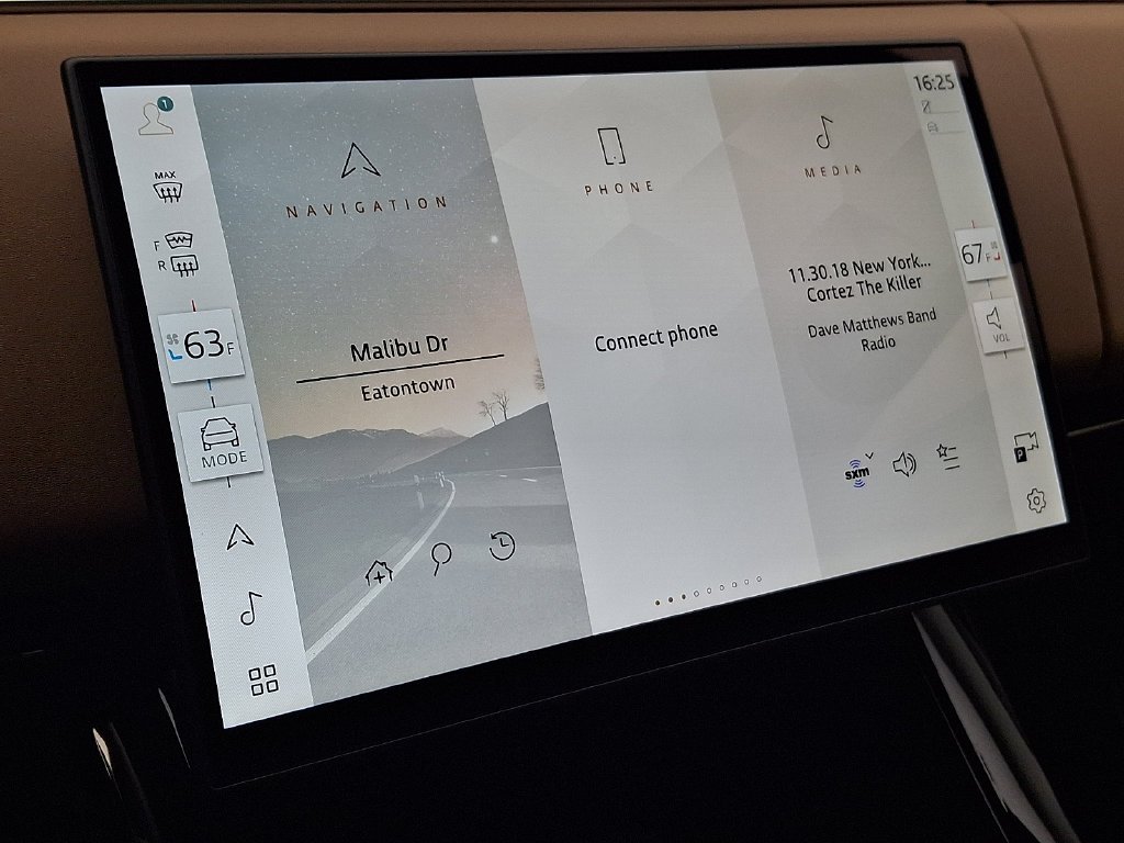 New 2027 Fuji White Land Rover SE image 18