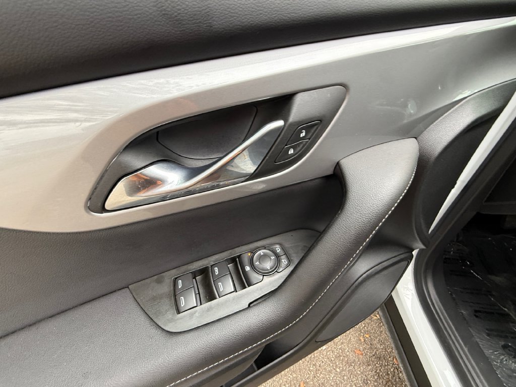 Used 2025 White Chevrolet LT image 11