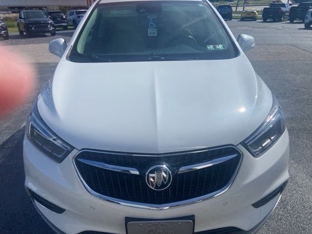 Used 2019 White Buick Essence image 5