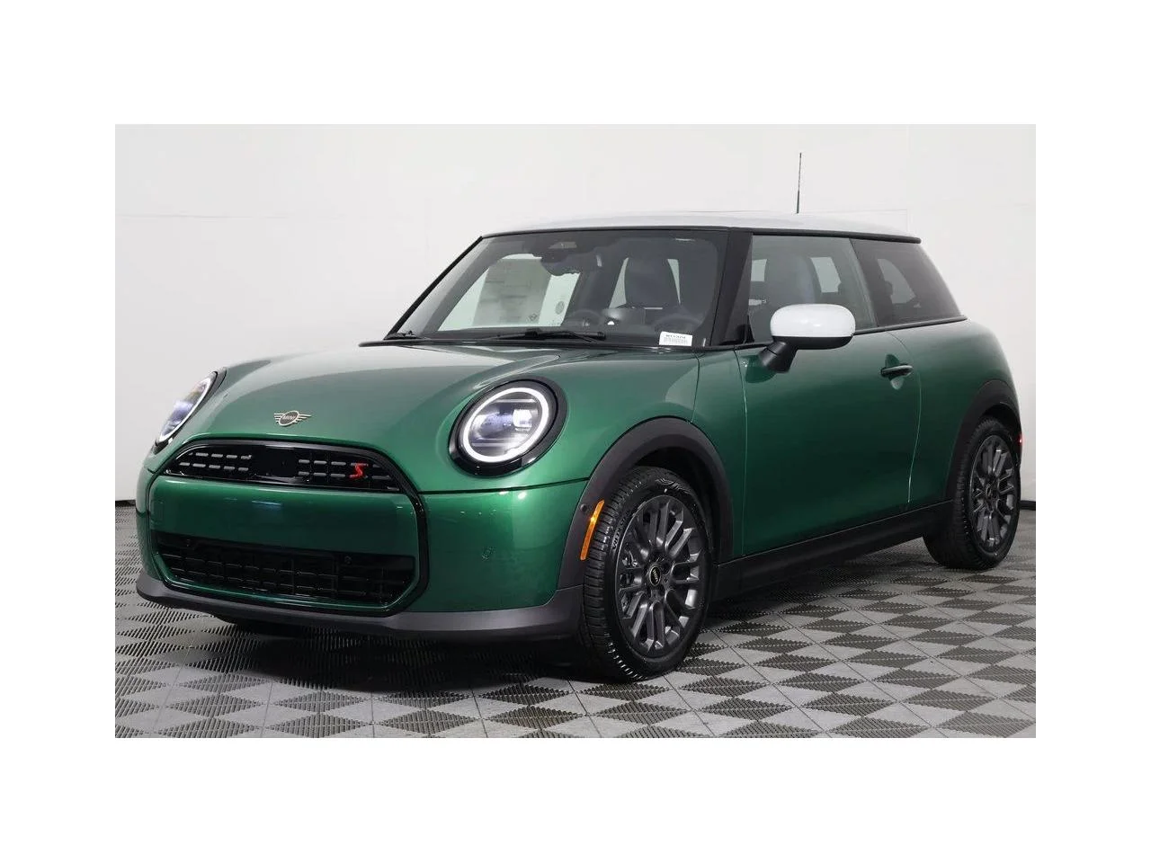 New 2026 British Racing Green IV Metallic MINI SIGNATURE PLUS image 1
