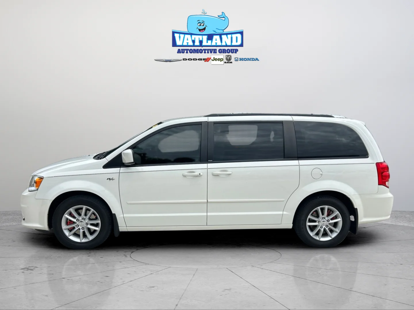 Used 2013 Stone White Dodge SXT image 2