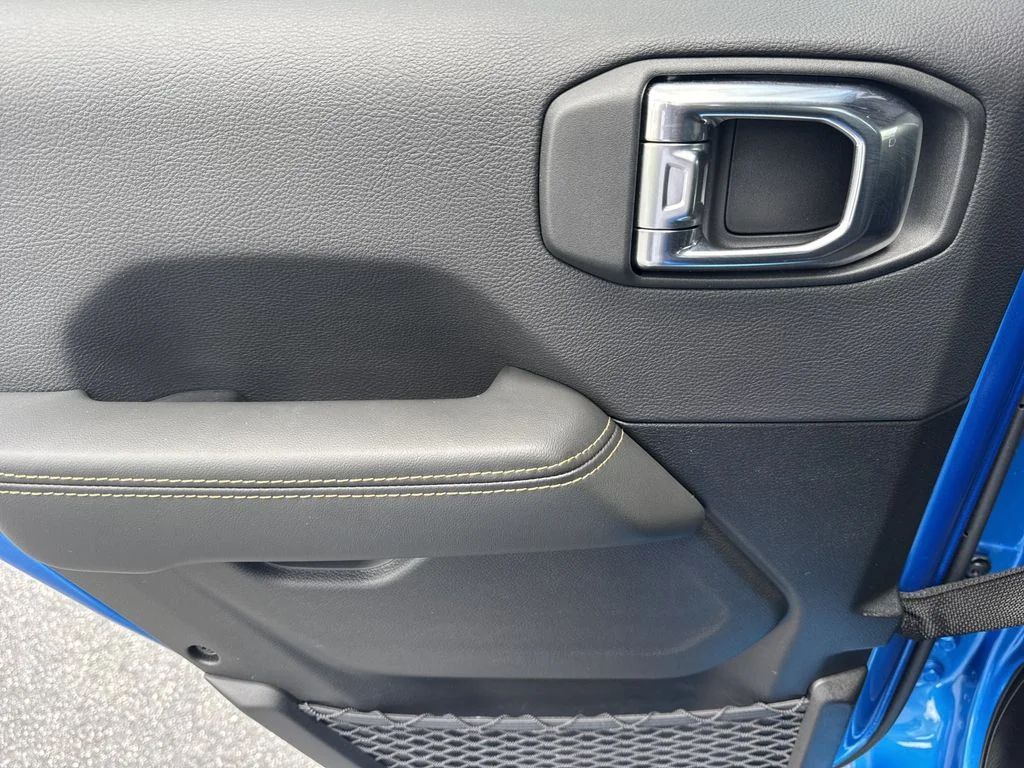 Used 2025 Blue Jeep High Tide image 21