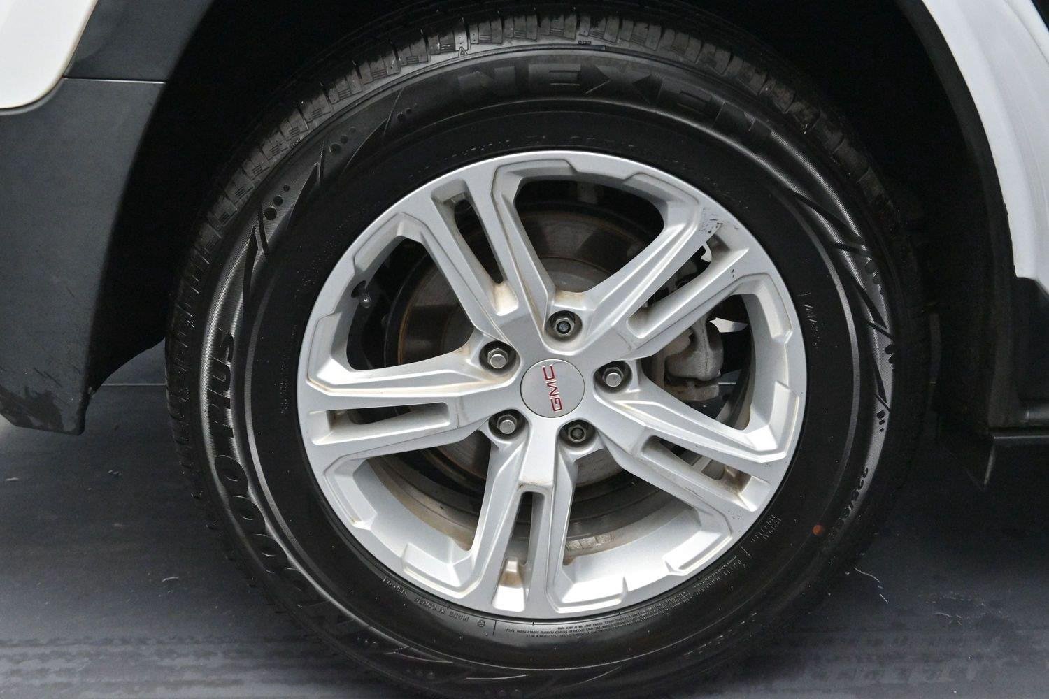 Used 2020 Summit White GMC SLE image 33