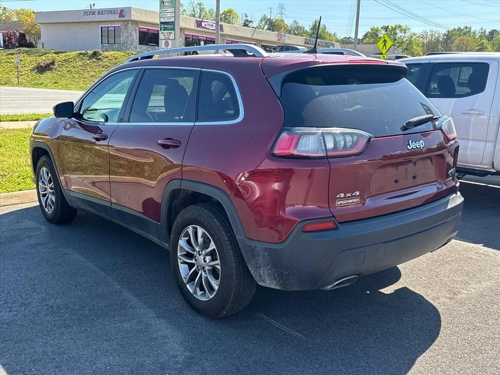 Used 2019 Red Jeep Latitude Plus image 11