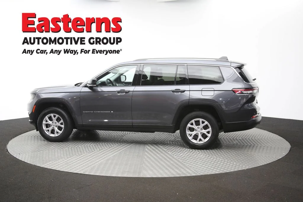 Used 2022 Gray Jeep Limited image 65