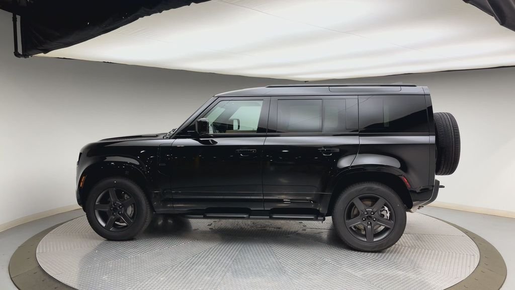 New 2026 Santorini Black LAND ROVER X-Dynamic SE image 5
