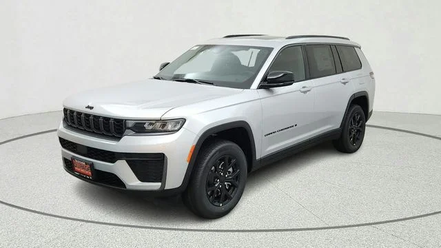 New 2026 Silver Zynith Exterior Paint Jeep Altitude image 3