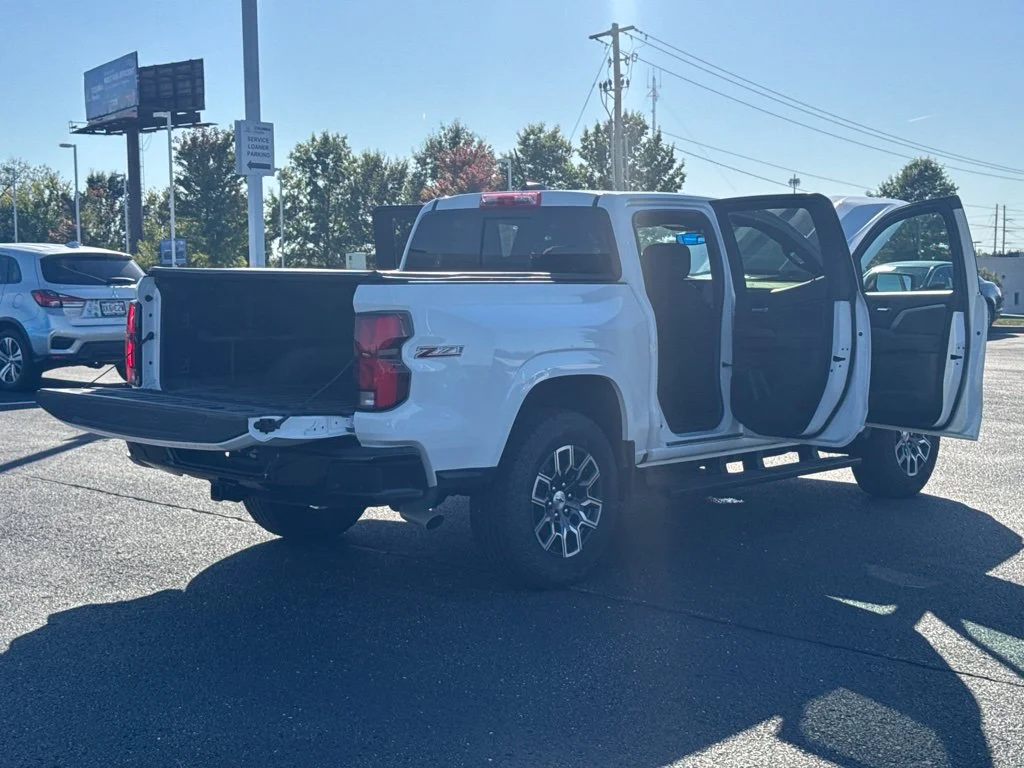 Used 2025 White Chevrolet Z71 image 14