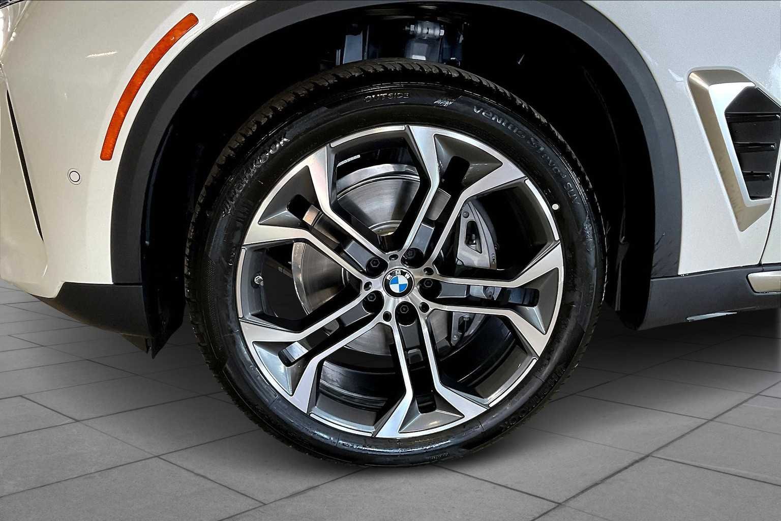 Used 2026 Mineral White Metallic BMW sDrive40i image 11